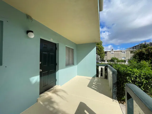 Unit 114 photo 5