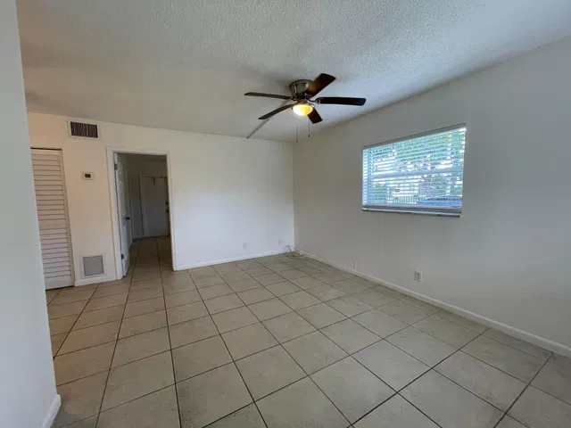Unit 114 photo 6