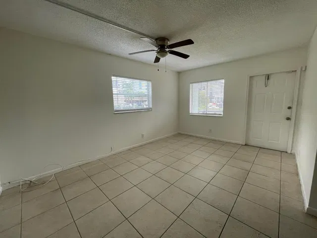 Unit 114 photo 7