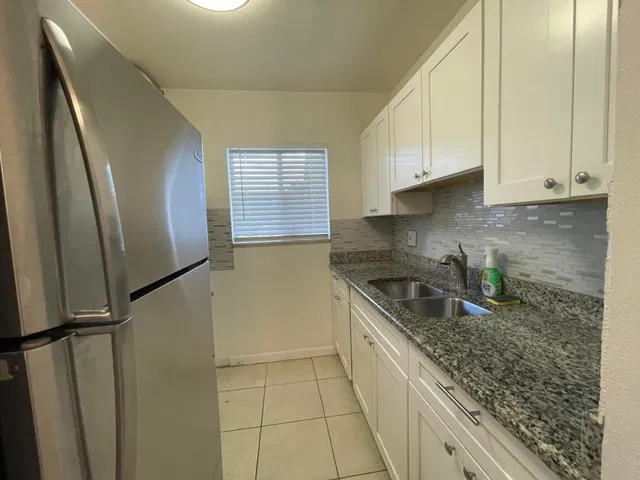 Unit 114 photo 8