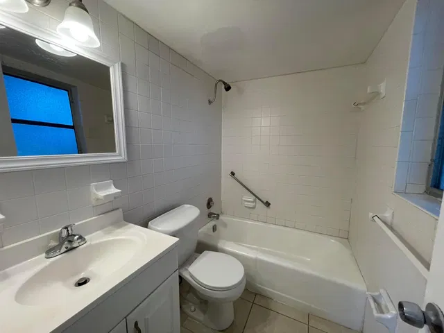 Unit 114 photo 10