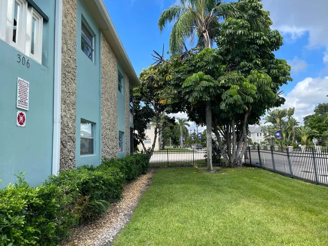 Unit 114 photo 15
