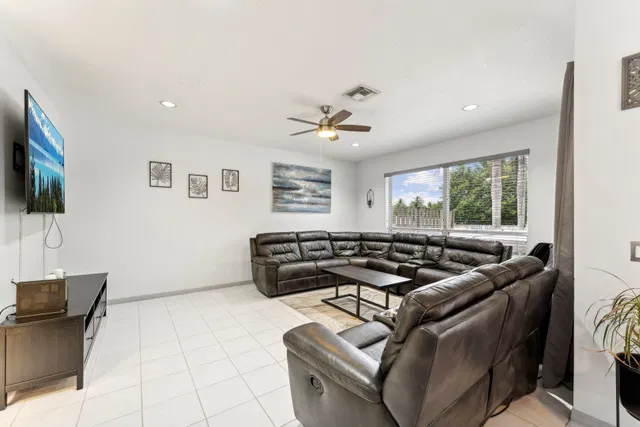 Residence photo 19