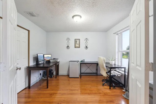 Residence photo 34