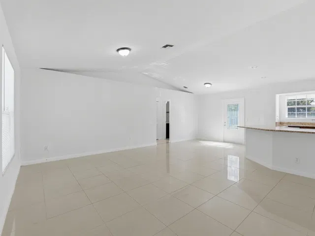  Residence photo 7