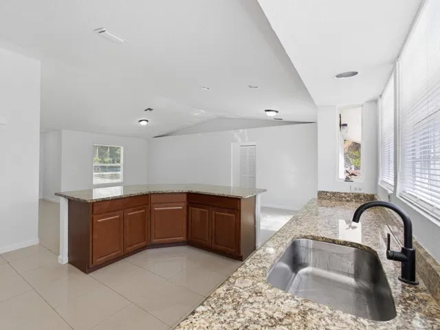  Residence photo 17