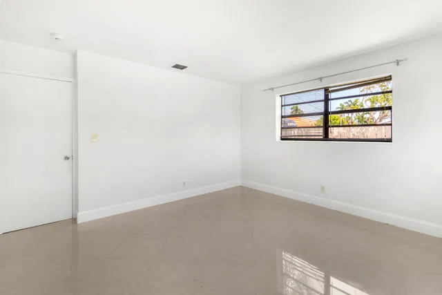  Residence photo 4