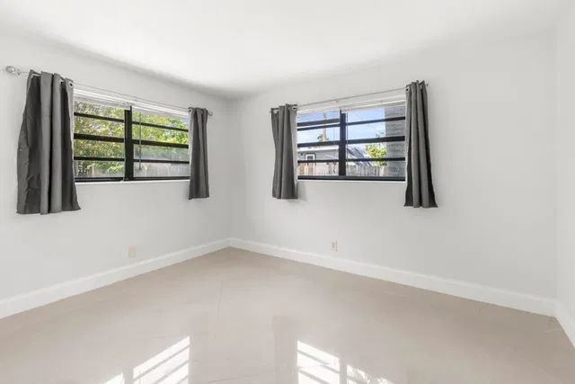  Residence photo 8