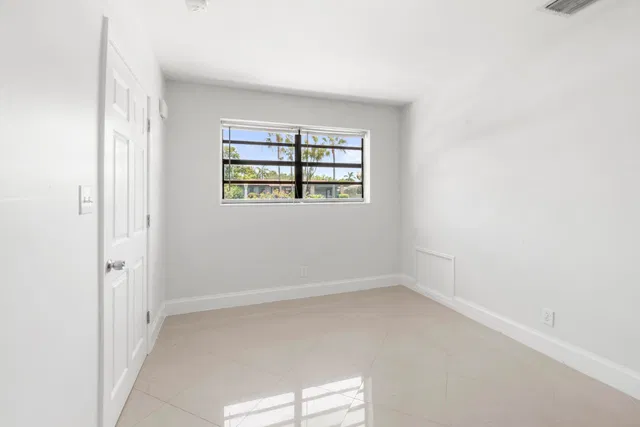  Residence photo 15