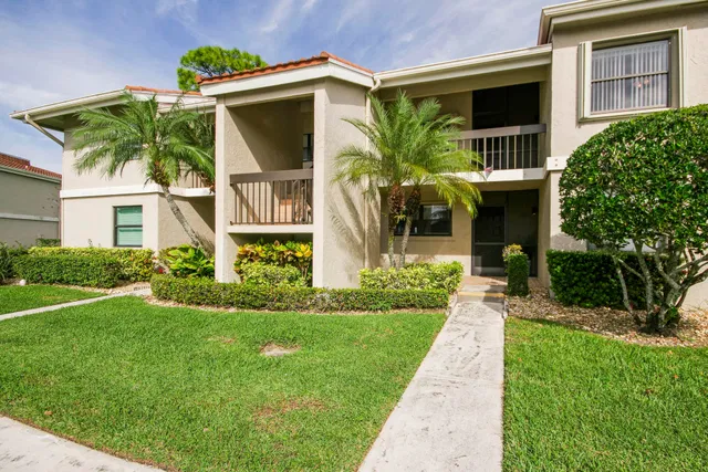 Eastpointe Country Club Unit 202 photo 4