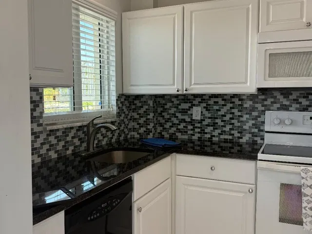  Unit H308 photo 25