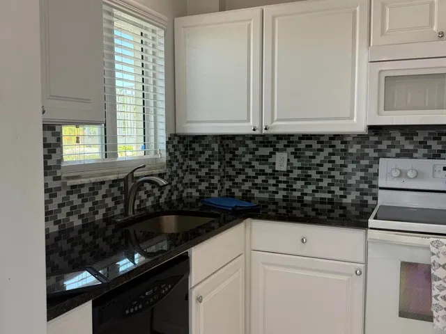  Unit H308 photo 29