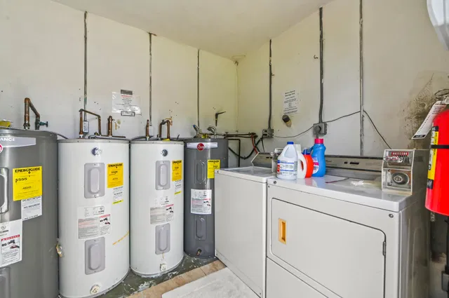 Unit C photo 14