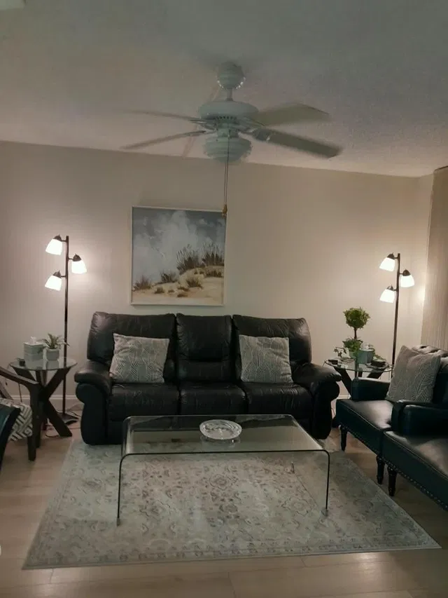 Unit C302 photo 2
