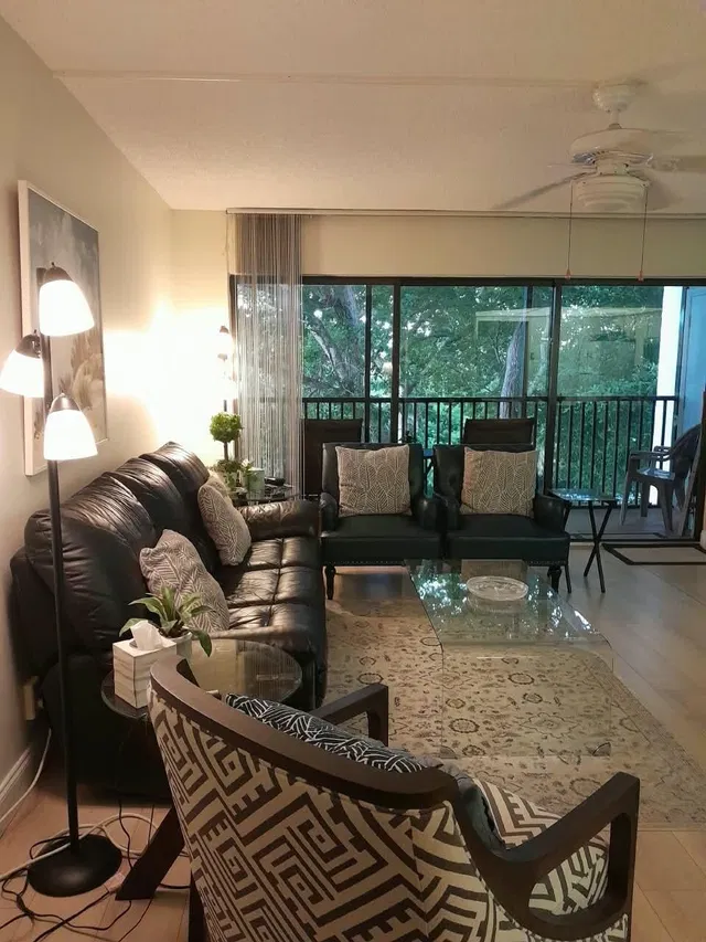 Unit C302 photo 3
