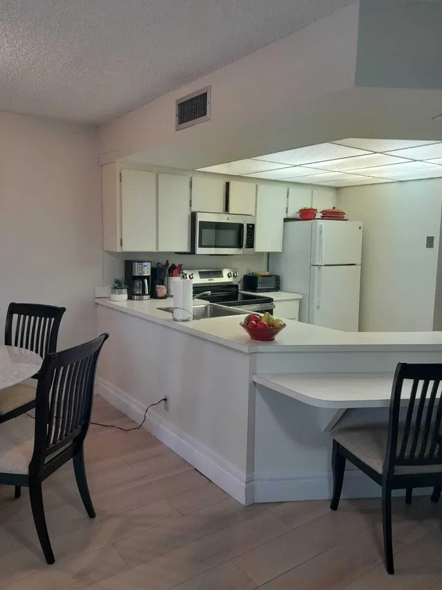 Unit C302 photo 11