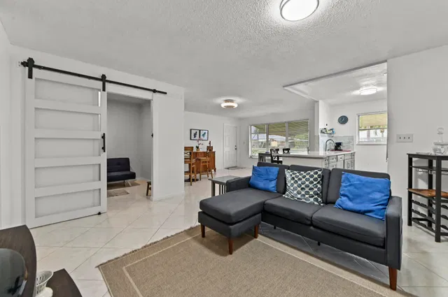 Unit C photo 7