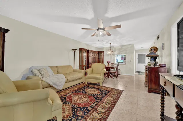 Residence photo 32