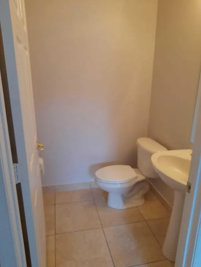 Unit 1812 photo 5