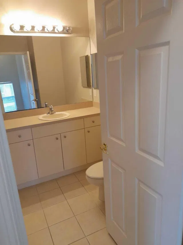 Unit 1812 photo 7