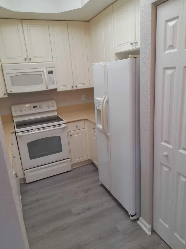 Unit 1812 photo 8