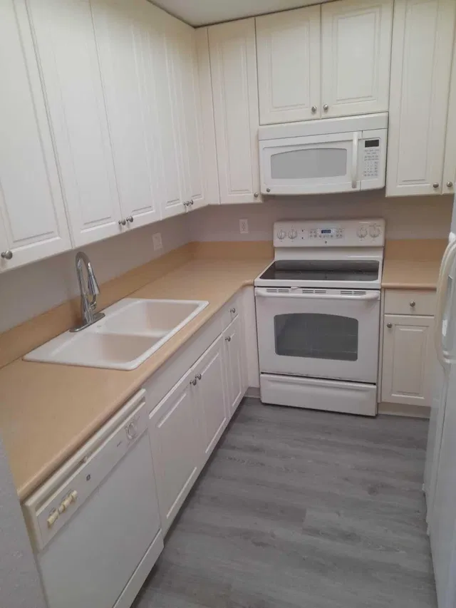 Unit 1812 photo 14