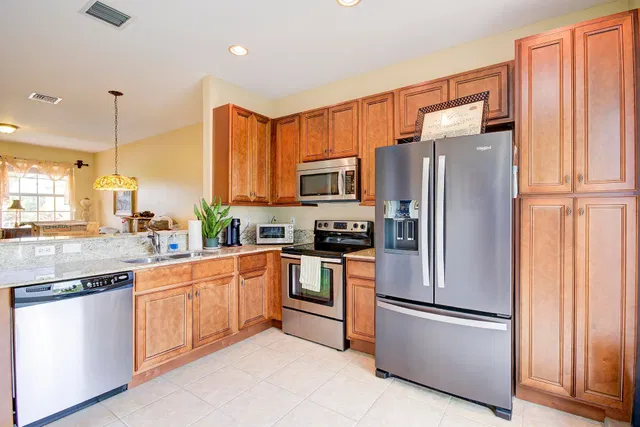 Unit 211 photo 7