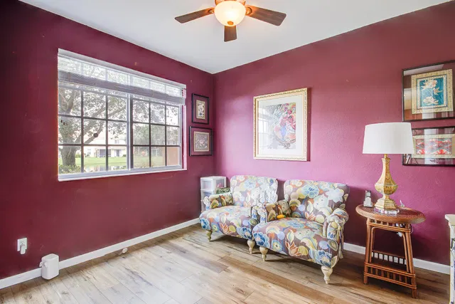 Unit 211 photo 8