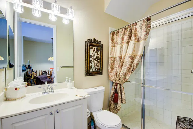 Unit 211 photo 10