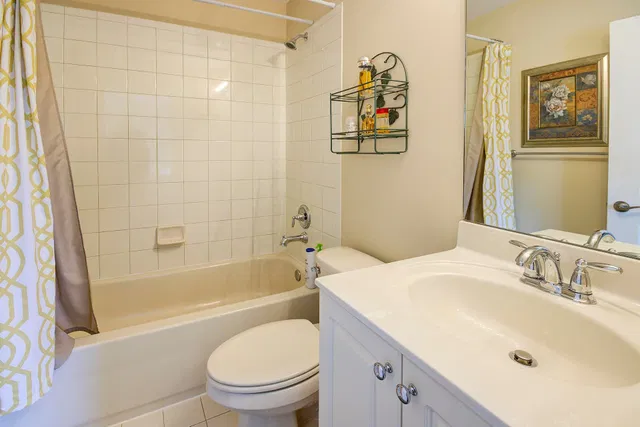 Unit 211 photo 14