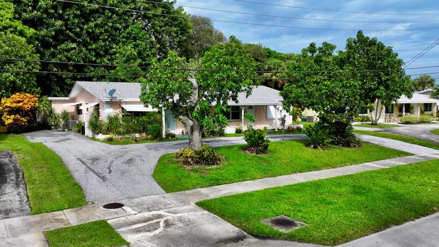 Village of North Palm Beach Unit 315/317 photo 2