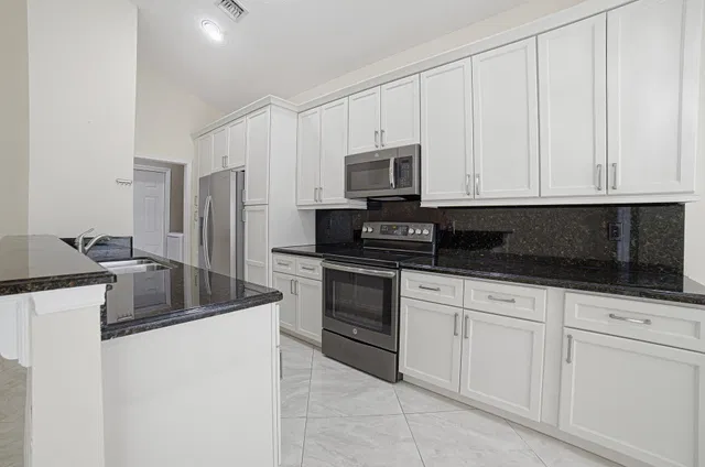  Residence photo 4
