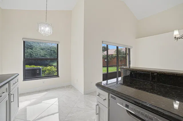  Residence photo 15