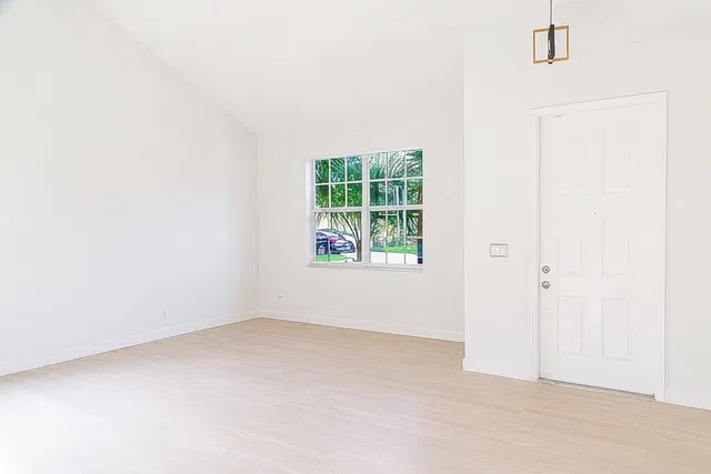 Residence photo 3