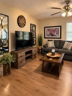 Unit 101 photo 6