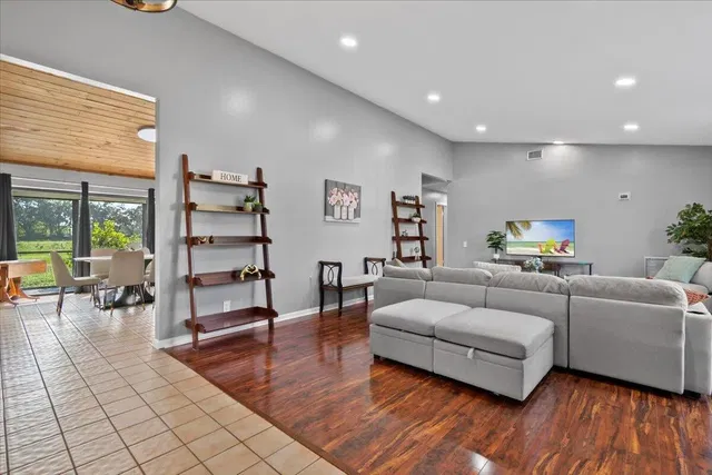 Residence photo 4