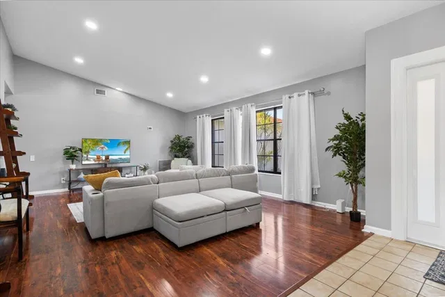 Residence photo 5