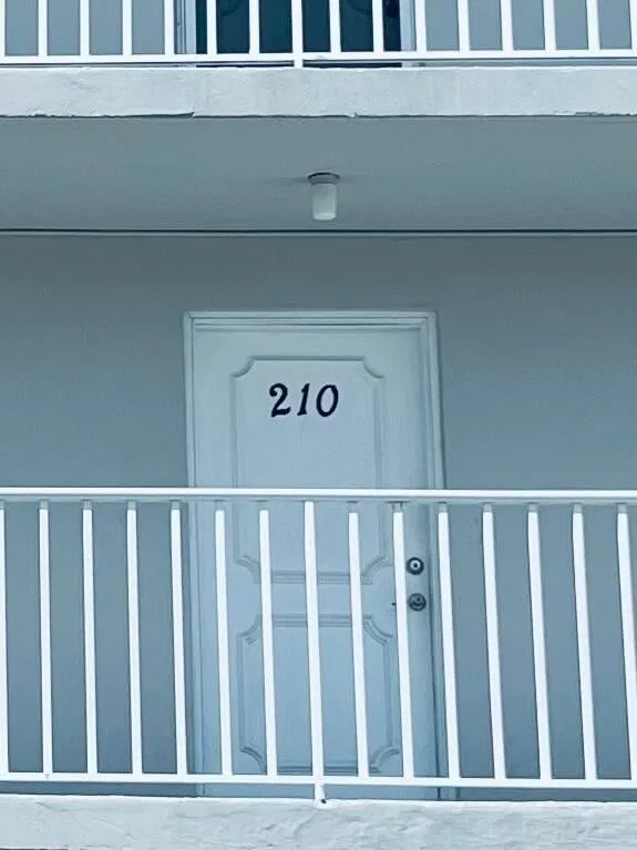 Unit 2100 photo 2