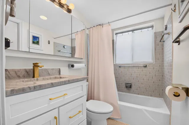 Unit 20 photo 11