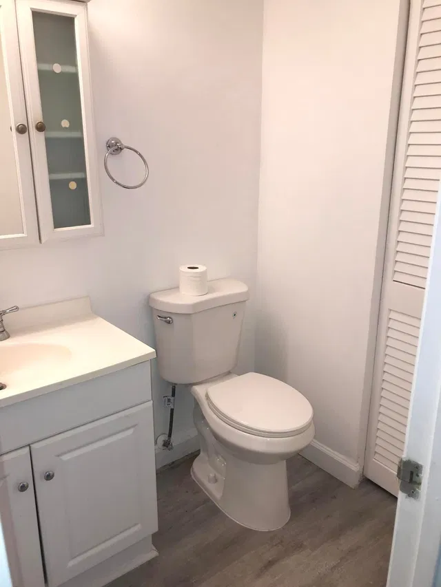 Unit 104 photo 7