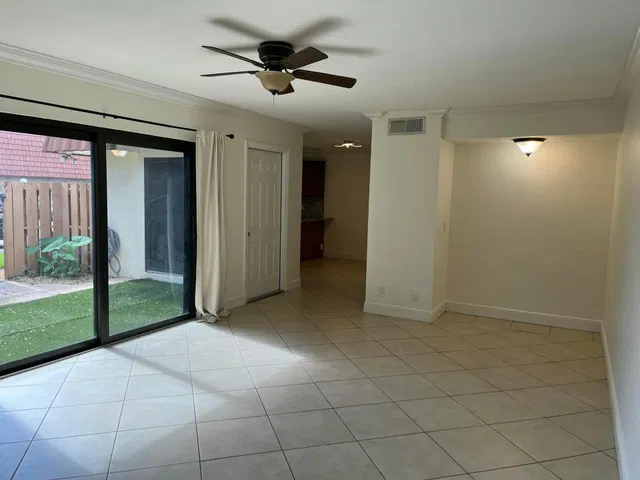 Residence photo 5