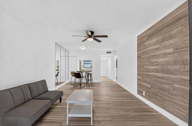 Unit K202 photo 10