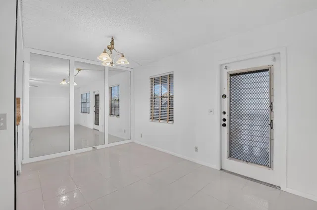  Residence photo 6