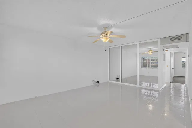  Residence photo 9