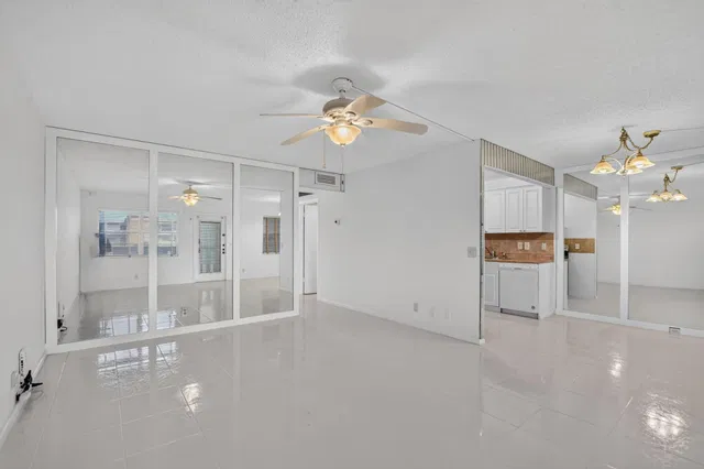  Residence photo 10