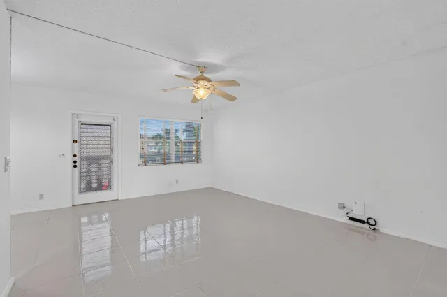  Residence photo 11