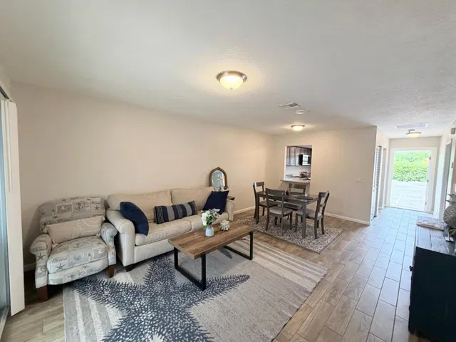 Unit 105 photo 4
