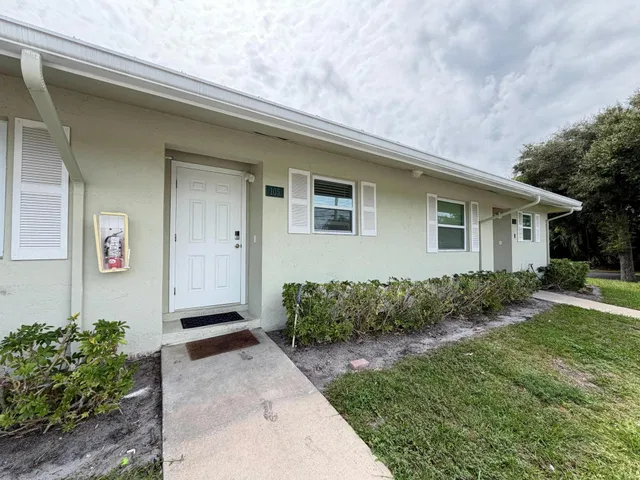 Unit 105 photo 12