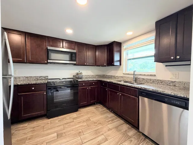 Unit 105 photo 14