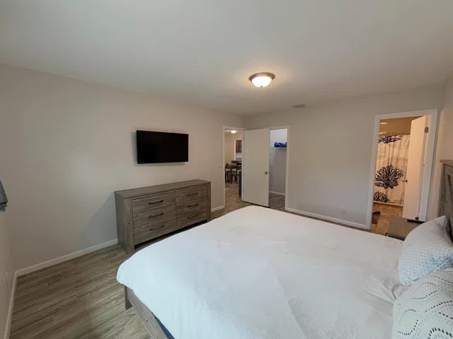 Unit 105 photo 17